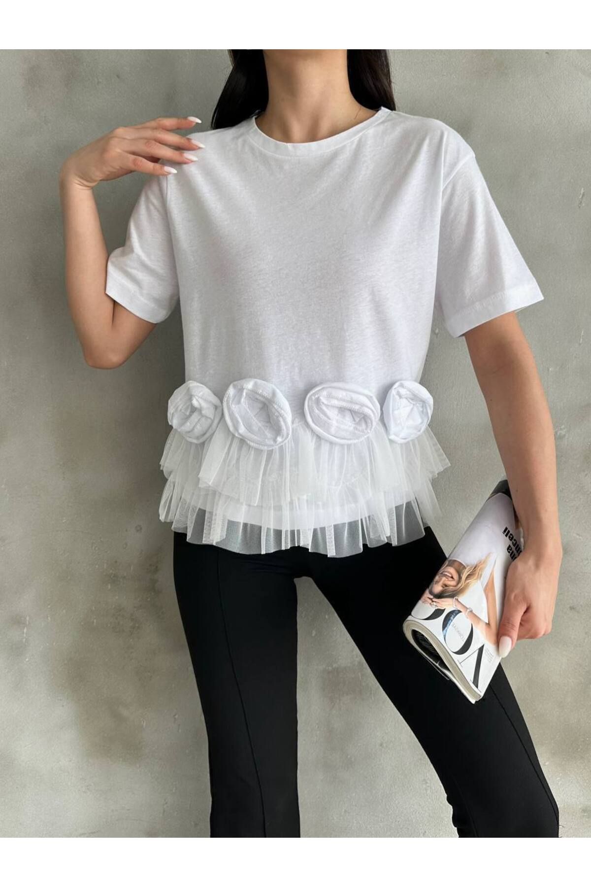 LE CARAMBOLE Kadın Beyaz Etek Ucu Tül ve Gül Detaylı T-Shirt