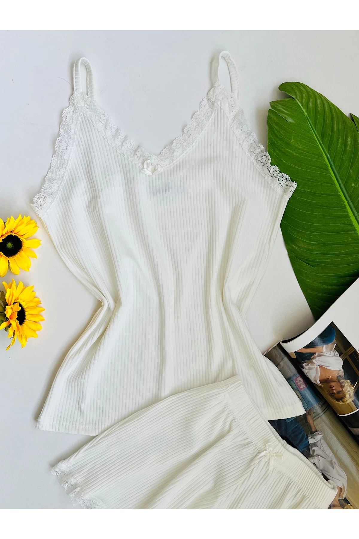 butiksosyete38 Güpürlü Dantelli Fistolu Şortlu Takım Beyaz