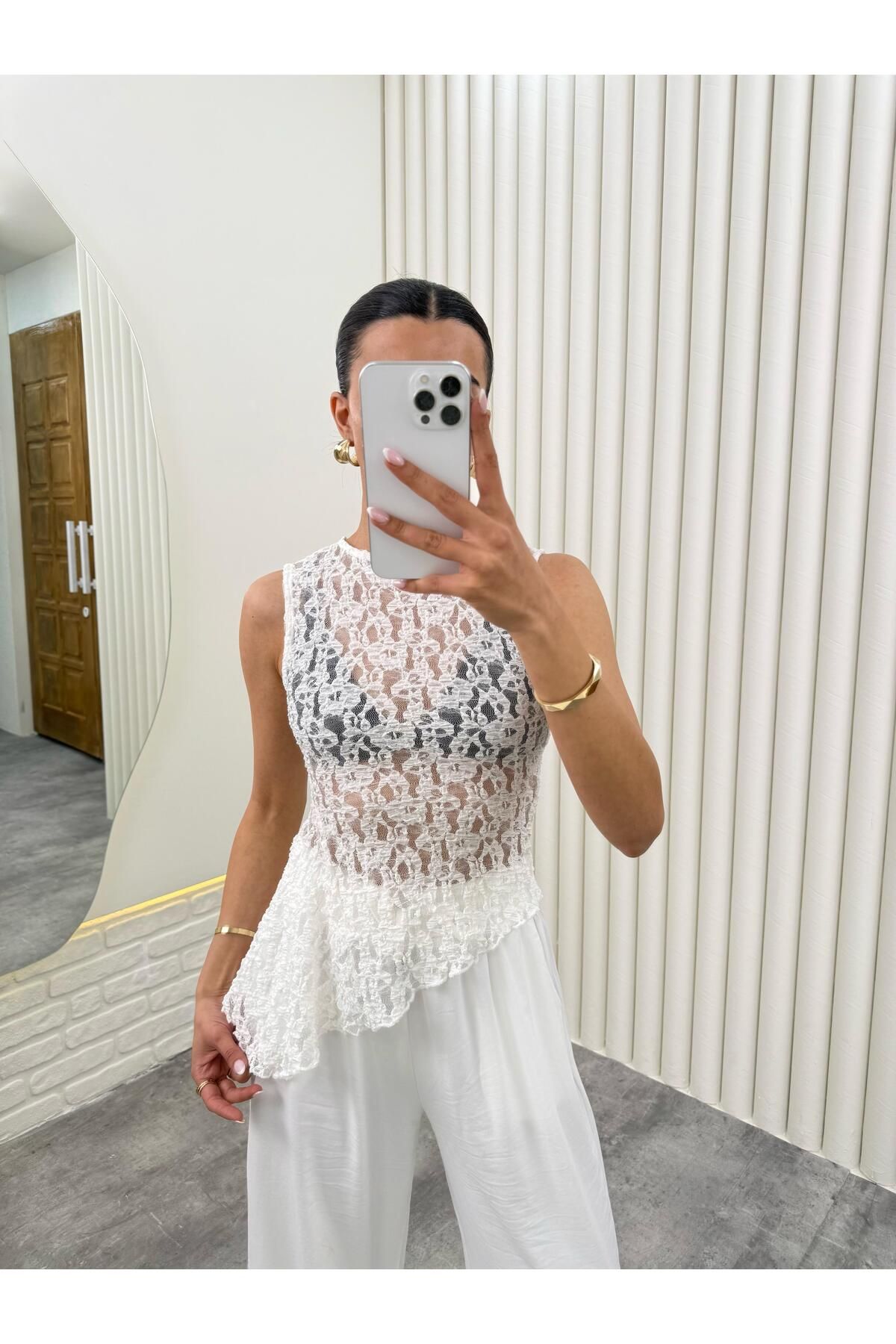 Gaus Beyaz Sıfır Kol Dantelli Transparan Bluz Gaus00287