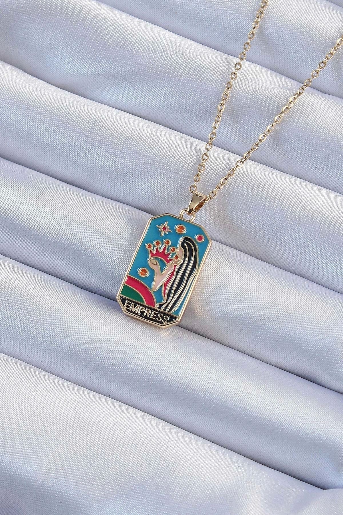 STOREMAX 316L Çelik Zincir Altın Renk Taç ve Kız Figürlü Renkli Mineli Tarot Kolye