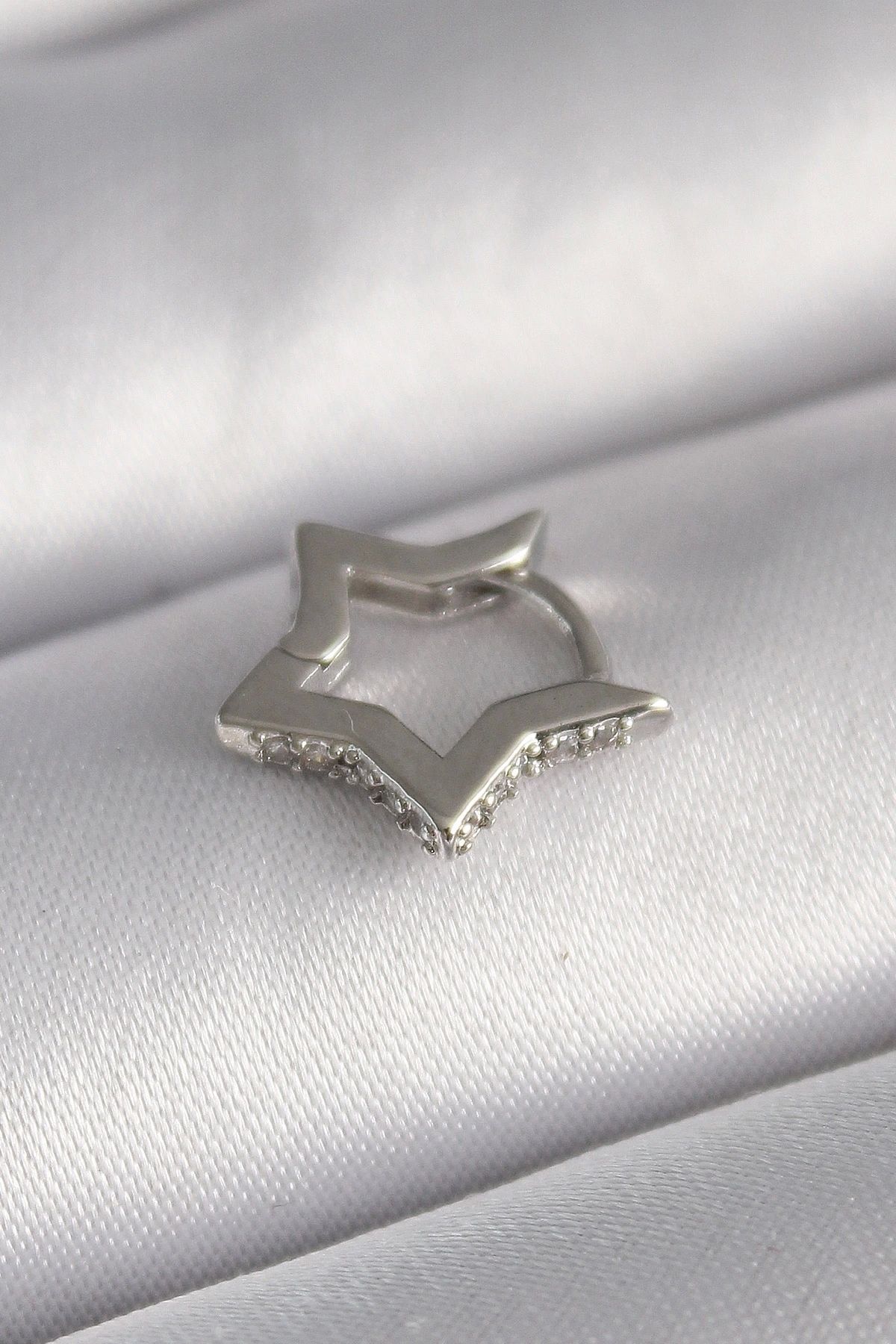 STOREMAX 316L Çelik Gümüş Renk Zirkon Taş Detay Yıldız Model Tragus Piercing