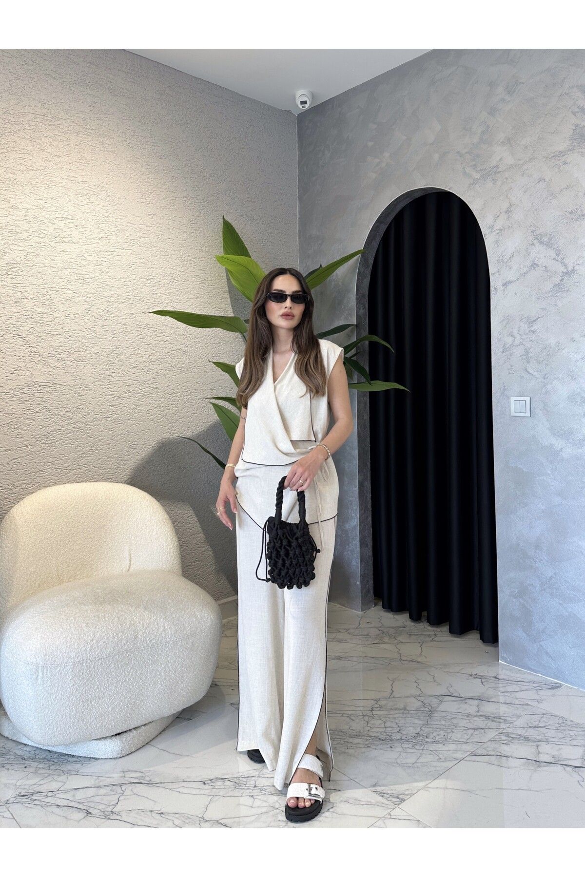 By Merve Darende Yırtmaç Paça Keten Kimono Yelekli Takım