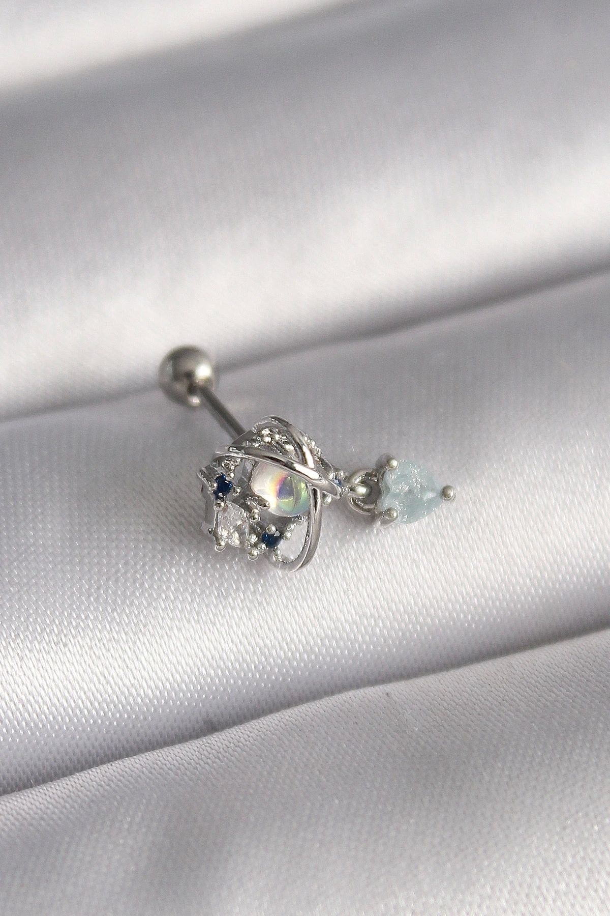 STOREMAX 316L Çelik Gümüş Renk Zirkon Taşlı Sallantı Kalp Detay Tragus Piercing