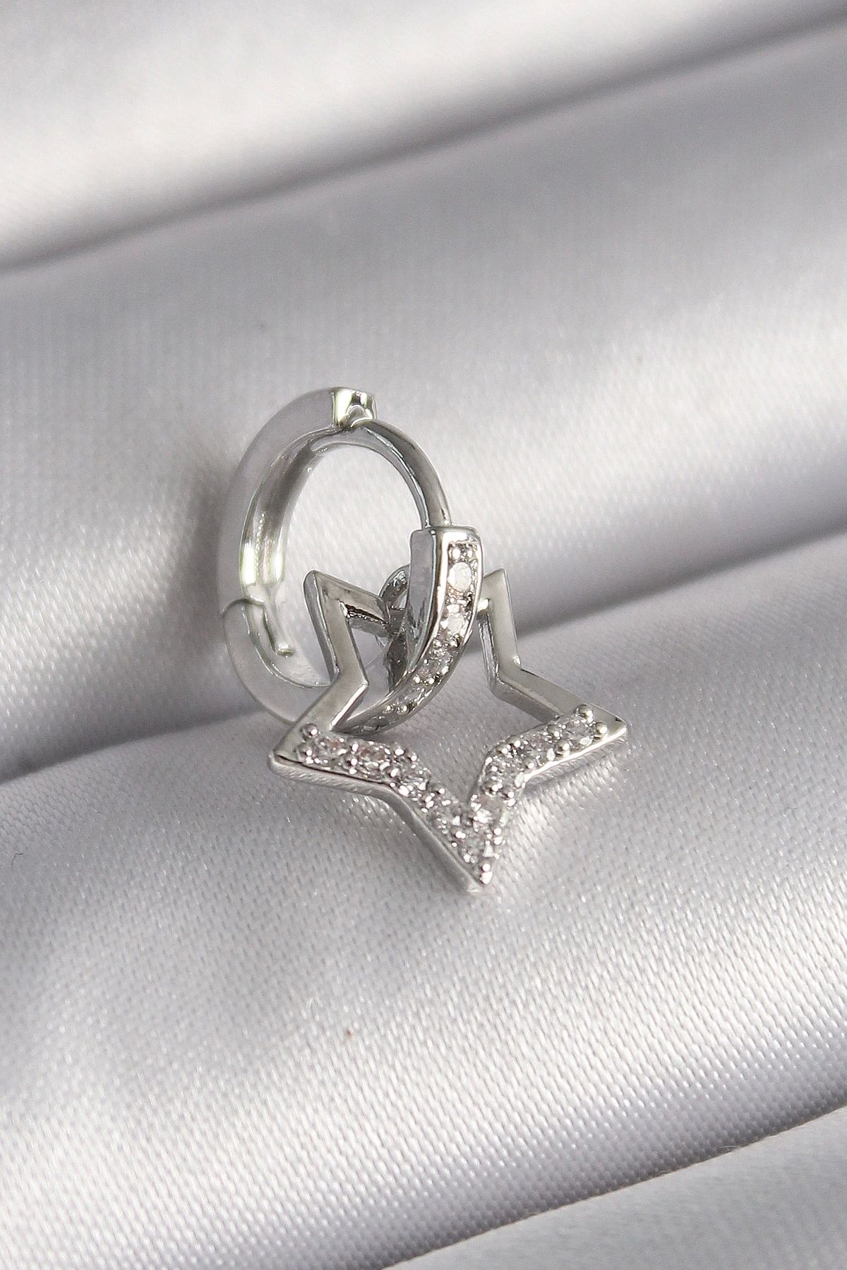 STOREMAX 316L Çelik Gümüş Renk Zirkon Taşlı Sallantı Yıldız Model Tragus Piercing