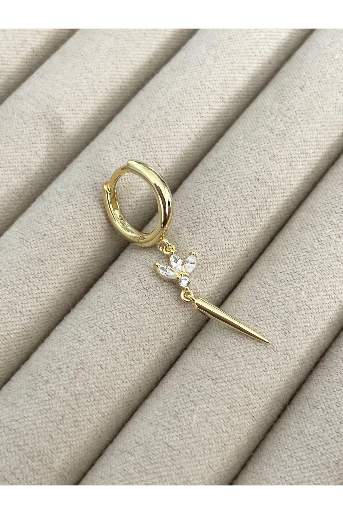 Sade Accessory Lotus Çubuk Detaylı Halka Küpe