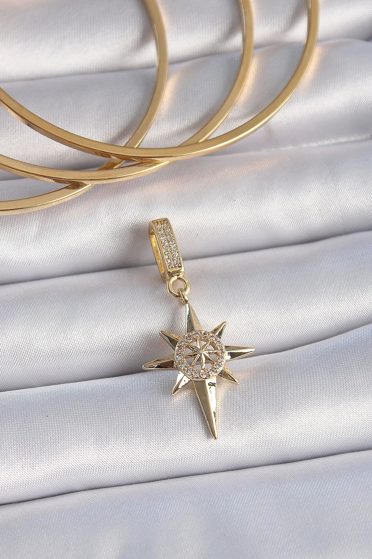STOREMAX Pirinç Gold Renk Zirkon Taşlı Kutup Yıldızı Model Ajda Charm