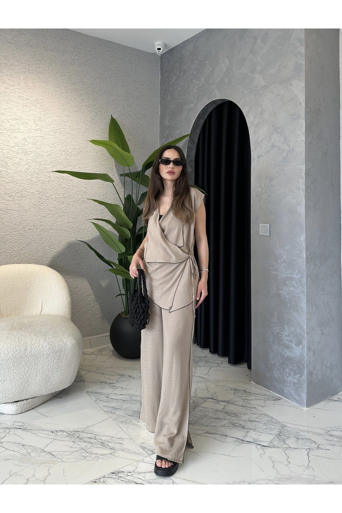 By Merve Darende Yırtmaç Paça Keten Kimono Yelekli Takım