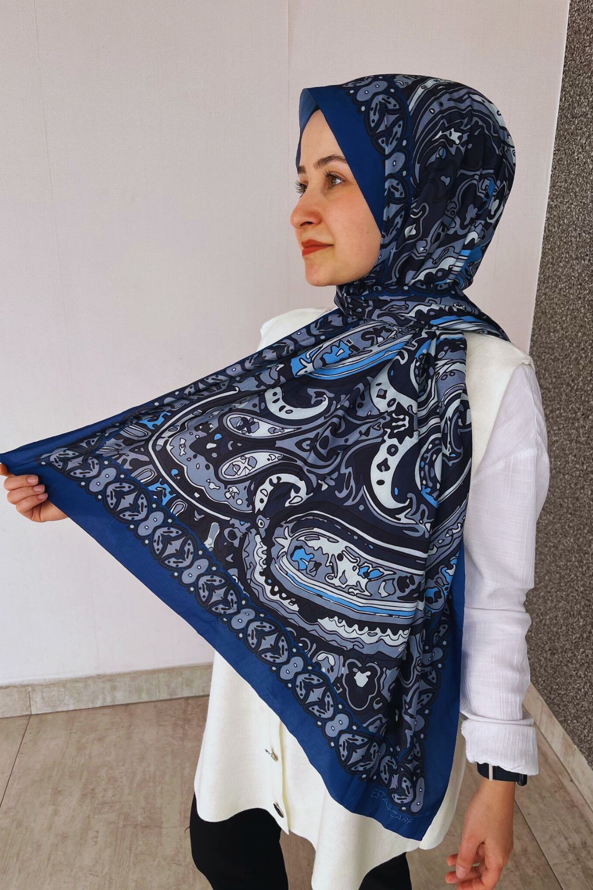 Tarzını Seç Retro Desenli Kadın Şal Mavi Estascarf