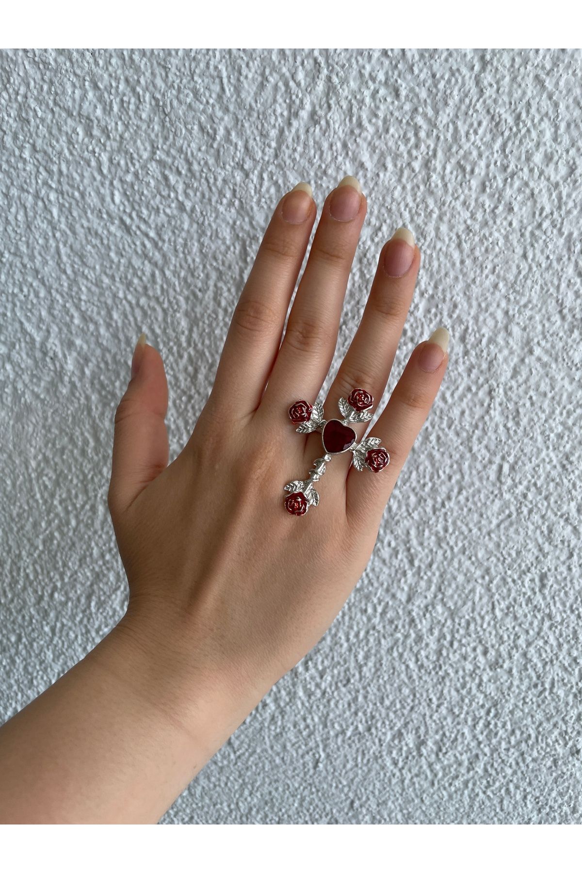 Home Kırmızı Haç ve Güller Ayarlanabilir Gotik Yüzük