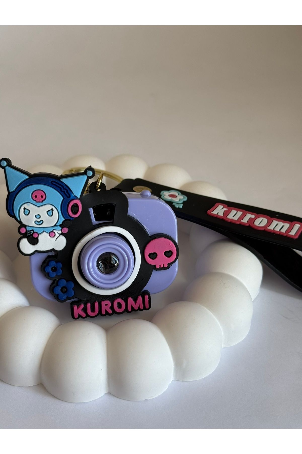 PileaD KUROMİ FOTOĞRAF MAKİNESİ DUVARA YANSITMALI ANAHTARLIK ÇANTA SÜSÜ