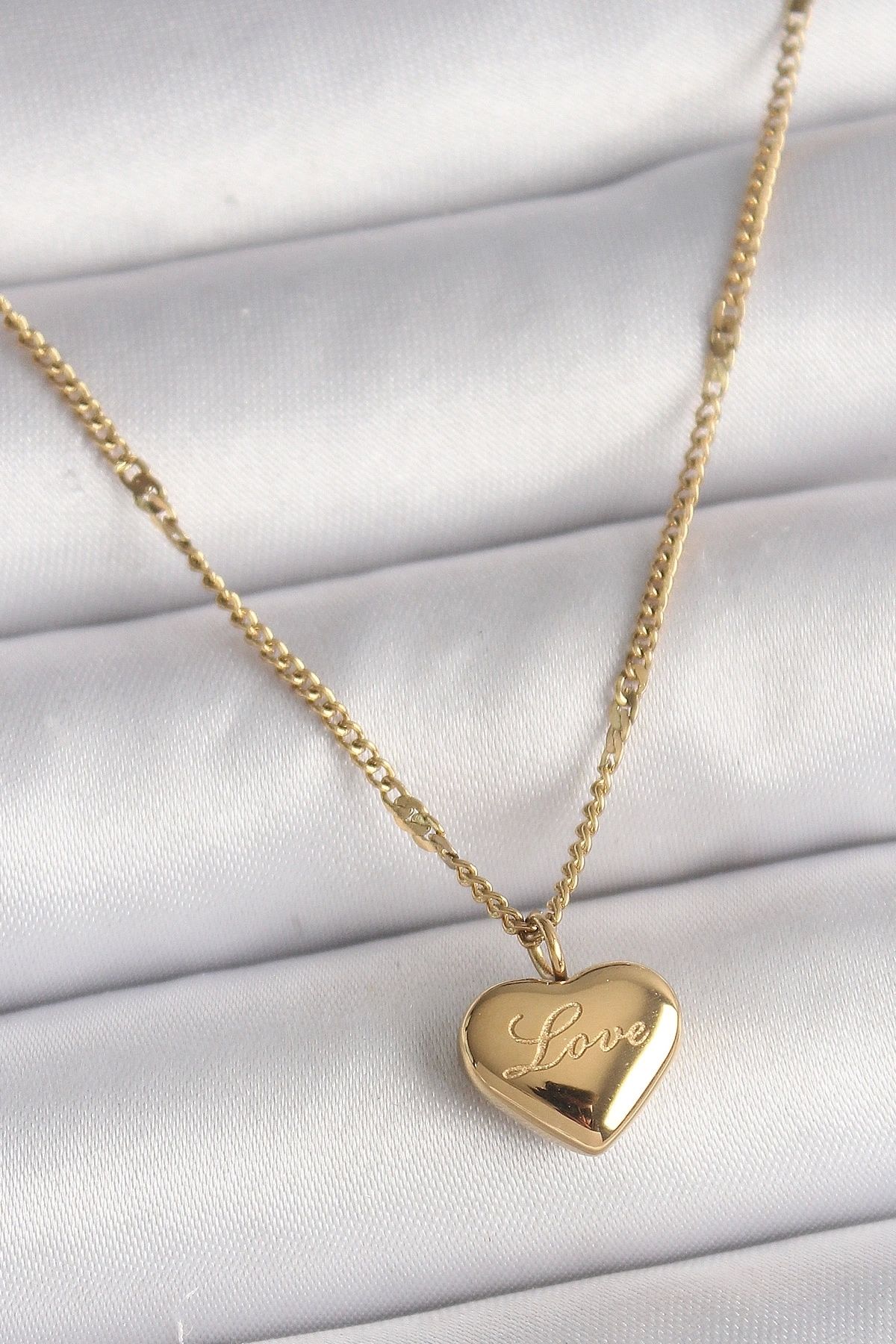 STOREMAX 316L Çelik Gold Renk Zincir Love İşlemeli Kalp Figür Kadın Kolye