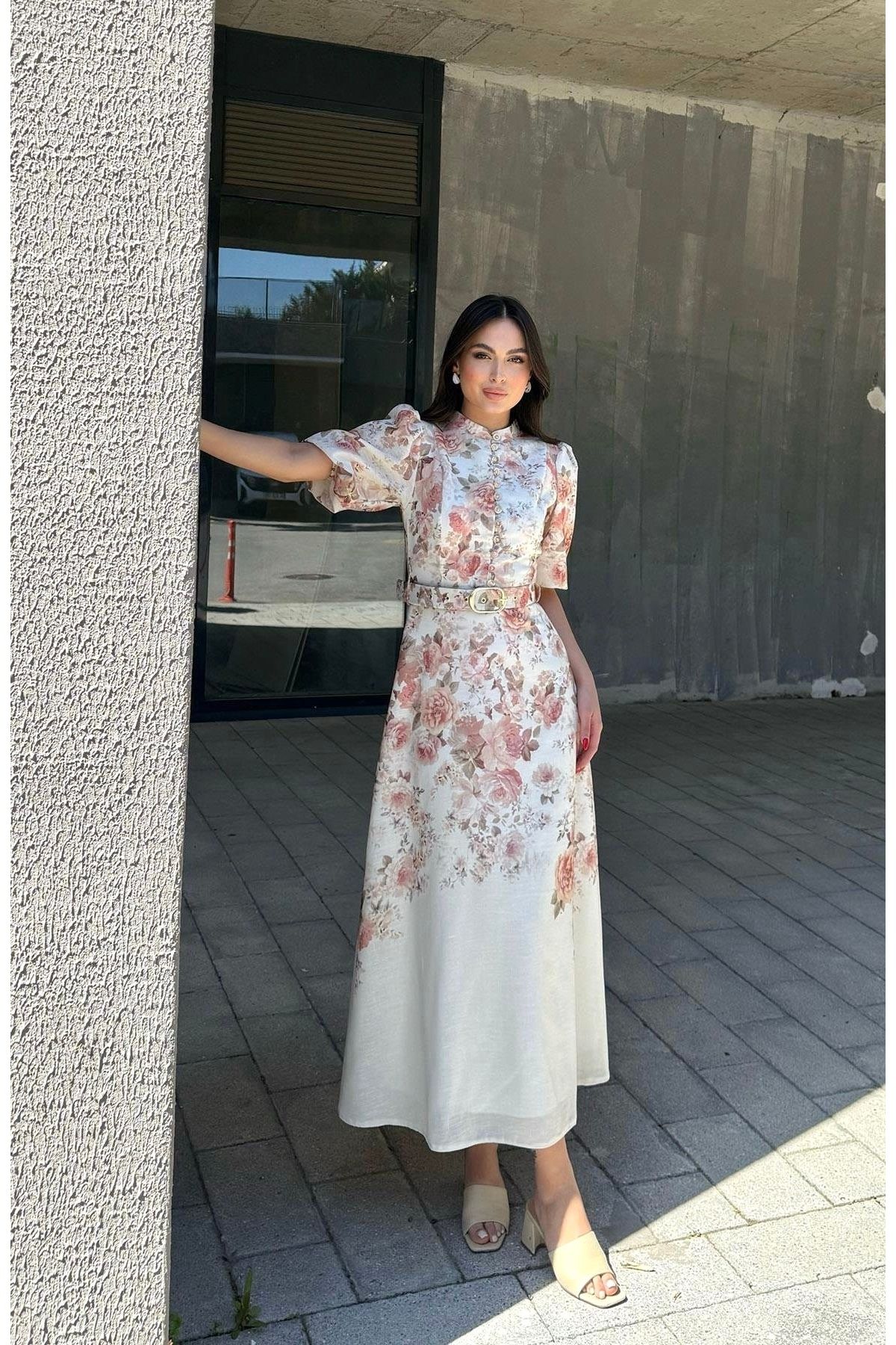 Afiş Butik Ekru Gold Kemerli Çiçek Desenli Kloş Uzun Elbise