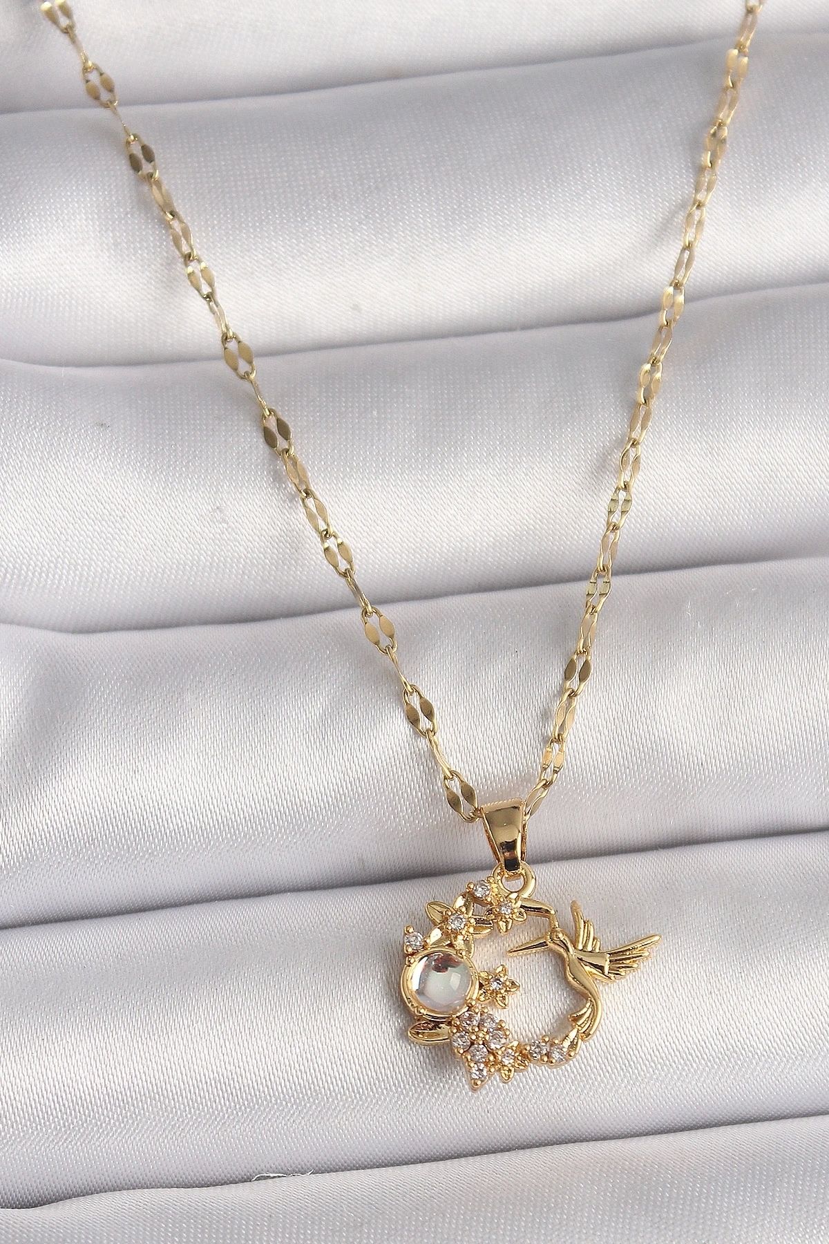 STOREMAX 316L Çelik Gold Renk Zincir Zirkon Taşlı Sinek Kuşu Figür Çiçek Figür Kadın Kolye