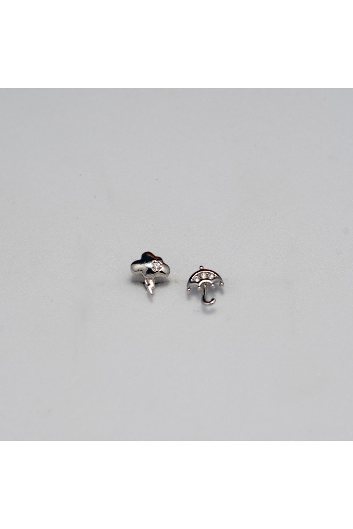 Piercing by Sever KOMBİN BULUT VE ŞEMSİYE ÇELİK PIERCING… GÜMÜŞ/SILVER RENKLİ, ŞEFFAF TAŞLI (TARGUS HELIX CONCH FLAT)
