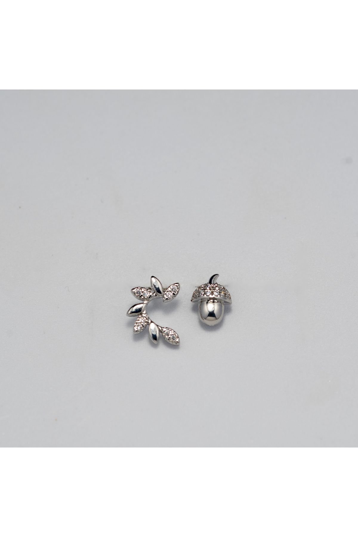 Piercing by Sever KOMBİN YAPRAK VE PALAMUT ÇELİK PIERCING… GÜMÜŞ/SILVER RENKLİ, ŞEFFAF TAŞLI (TARGUS HELIX CONCH FLAT)
