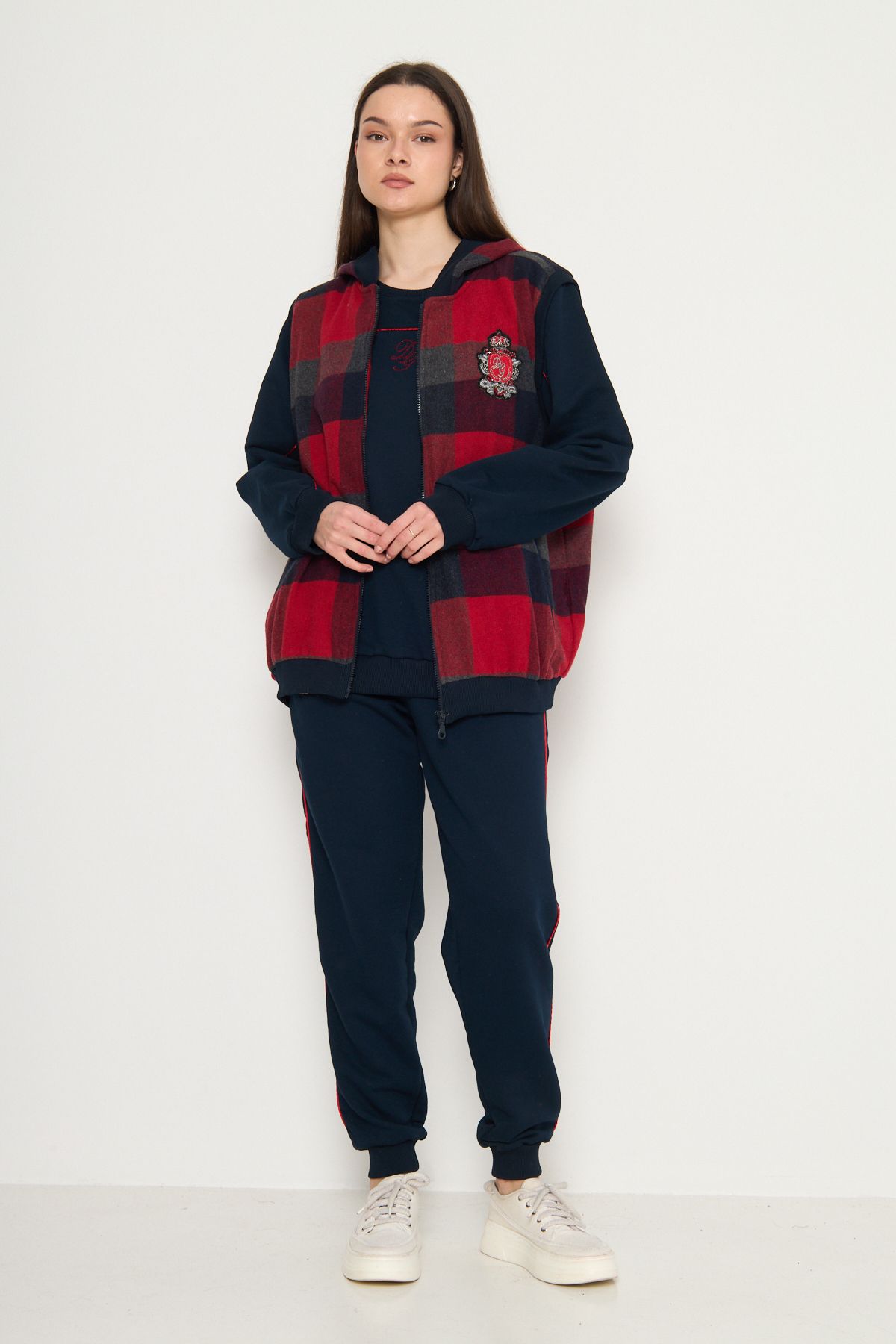 MODA Lacivert Kırmızı Ekose Desen Yelek DG Taş İşlemeli Sweatshirt ve Pantolon Kadın Eşofman Takım