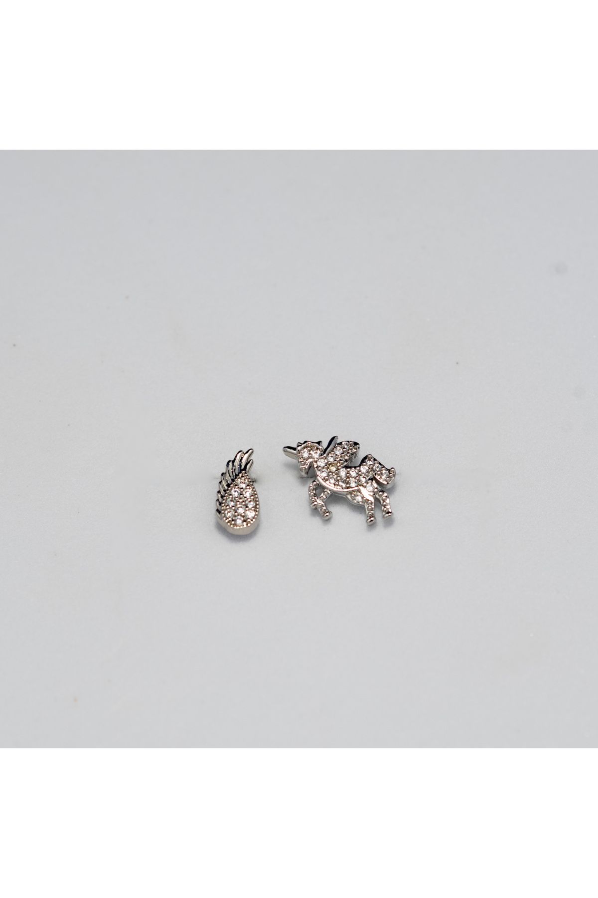 Piercing by Sever KOMBİN KANAT VE PEGASUS UNICORN ÇELİK PIERCING… GÜMÜŞ RENKLİ, ŞEFFAF TAŞLI (TARGUS HELIX CONCH FLAT)