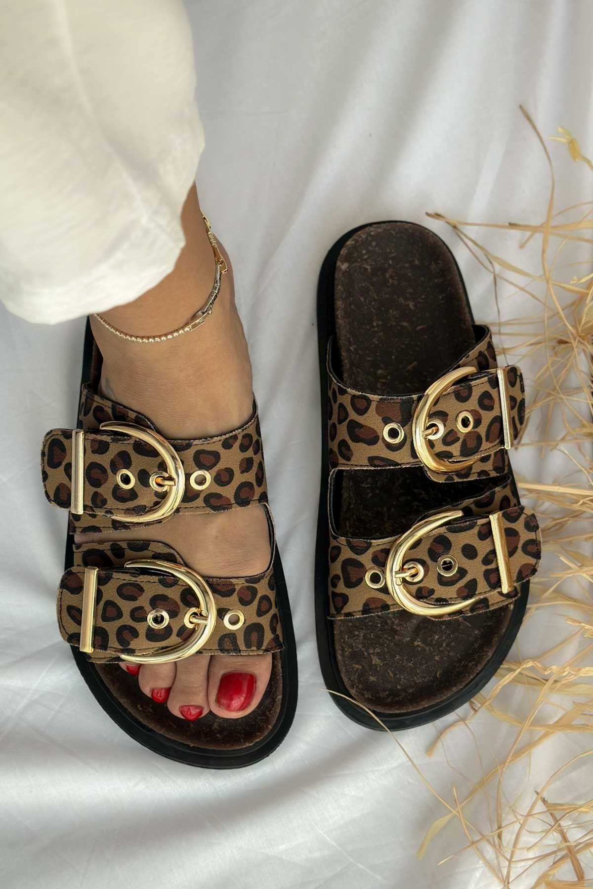 Shoebutik-شبشب نسائي من كايل أصفر أسود بنمط حيوان بإبزيم مفصل 4