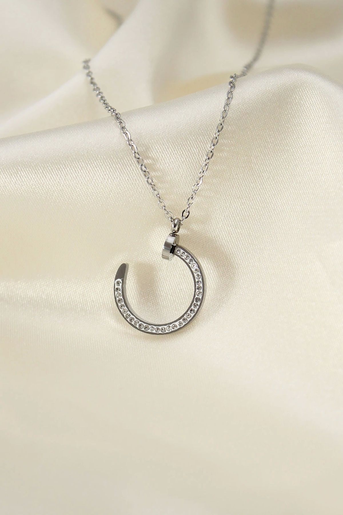 Clariss Çelik Silver Renk Zirkon Taşlı Çivi Model Kadın Kolye
