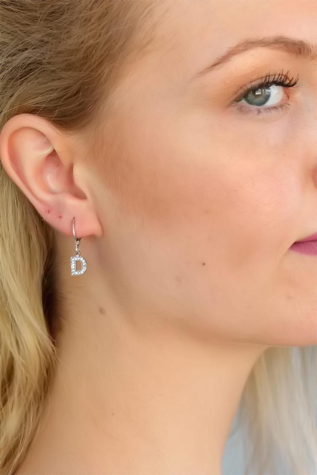 BZK ACCESSORİES D Harf Küpe
