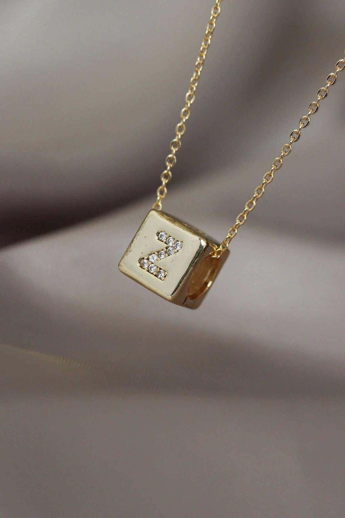 Moco Gold Renkli Küp Model Zirkon Taşlı Z Harfli Kolye