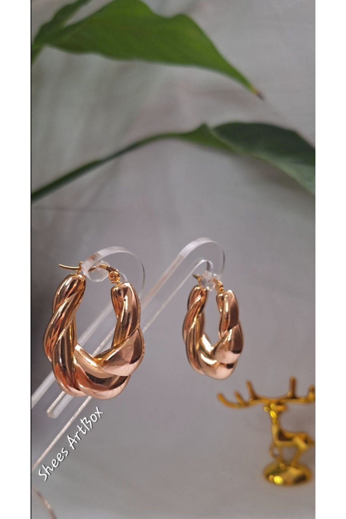 Tasarım Gold Pirinç Bombeli Oval Kadın Küpe
