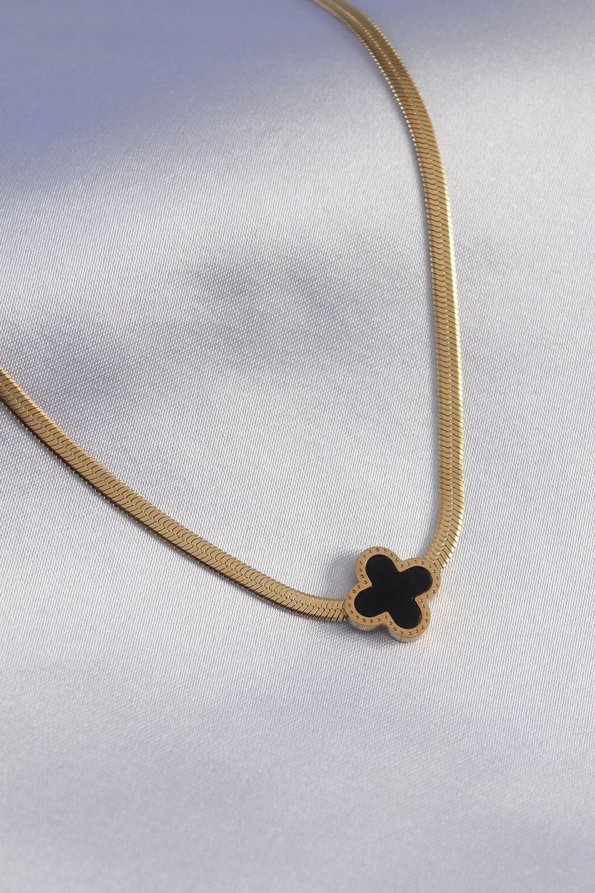 Clariss 316L Çelik Gold Renk İtalyan Zincir Model Siyah Çiçek Figür Kadın Kolye