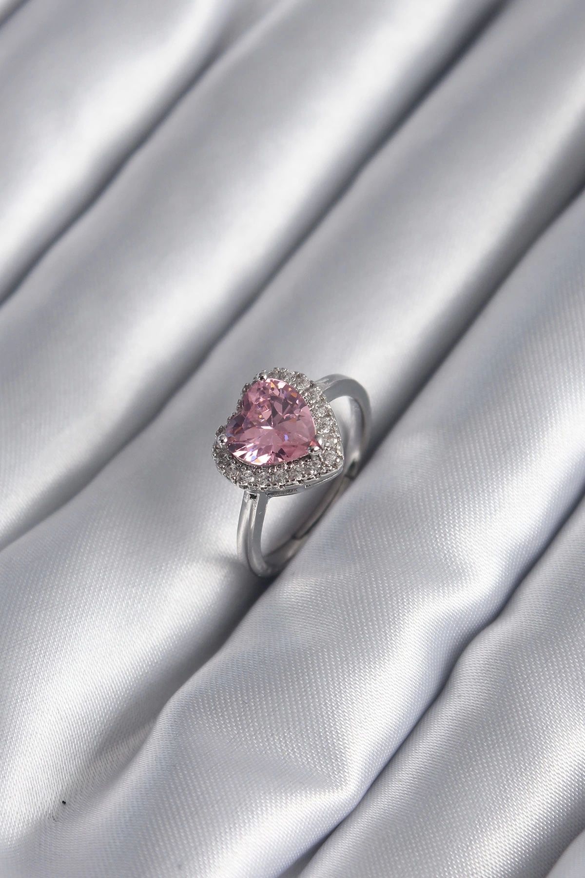 Clariss Pirinç Gümüş Renk Pembe Zirkon Taş Kalp Charm Model Kadın Yüzük