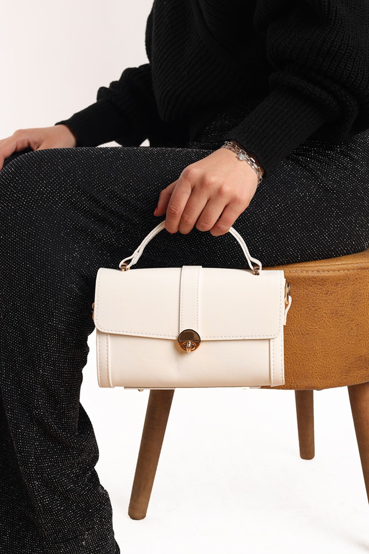 Moda Lime Kadın Beyaz Kilit Detaylı Ayarlanabilir Askılı Mini Kutu Çanta