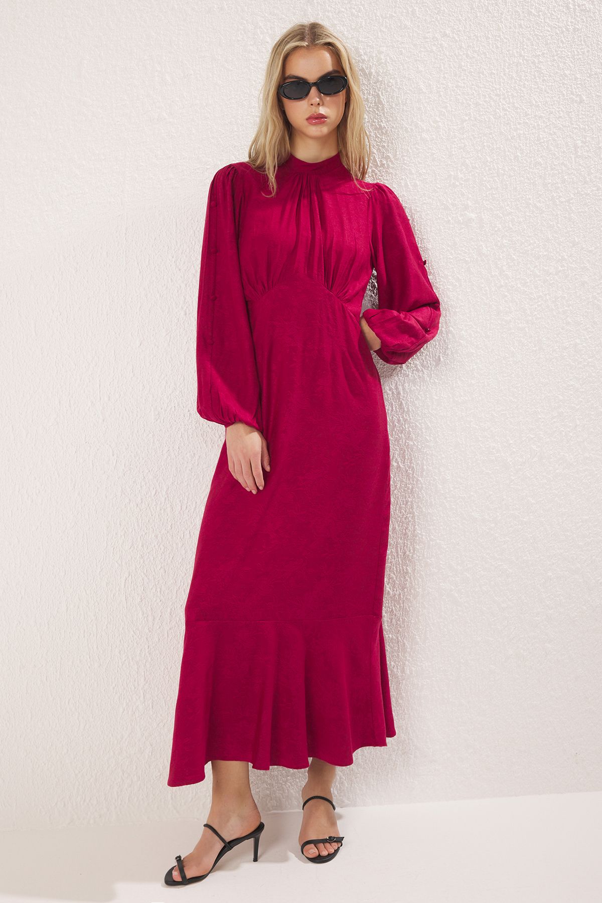 Trendyol Modest-Sukienka z żakardu w kolorze fuksji z kwiatowym wzorem TCTSS24EB00064 2