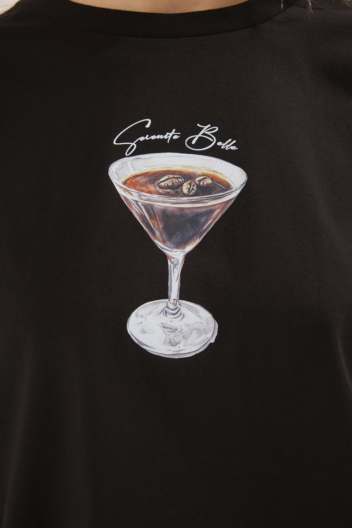 Trendyolmilla  Siyah %100 Pamuk Oversize/Geniş Kalıp Coctail Baskılı Örme T-Shirt TWOSS25TS00202 - Görsel 3