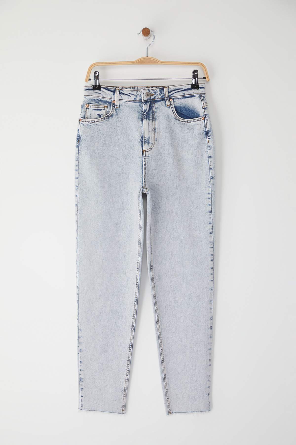 Trendyolmilla  Açık Mavi Yüksek Bel Mom Comfort Jeans TWOSS25JE00279 - Görsel 5