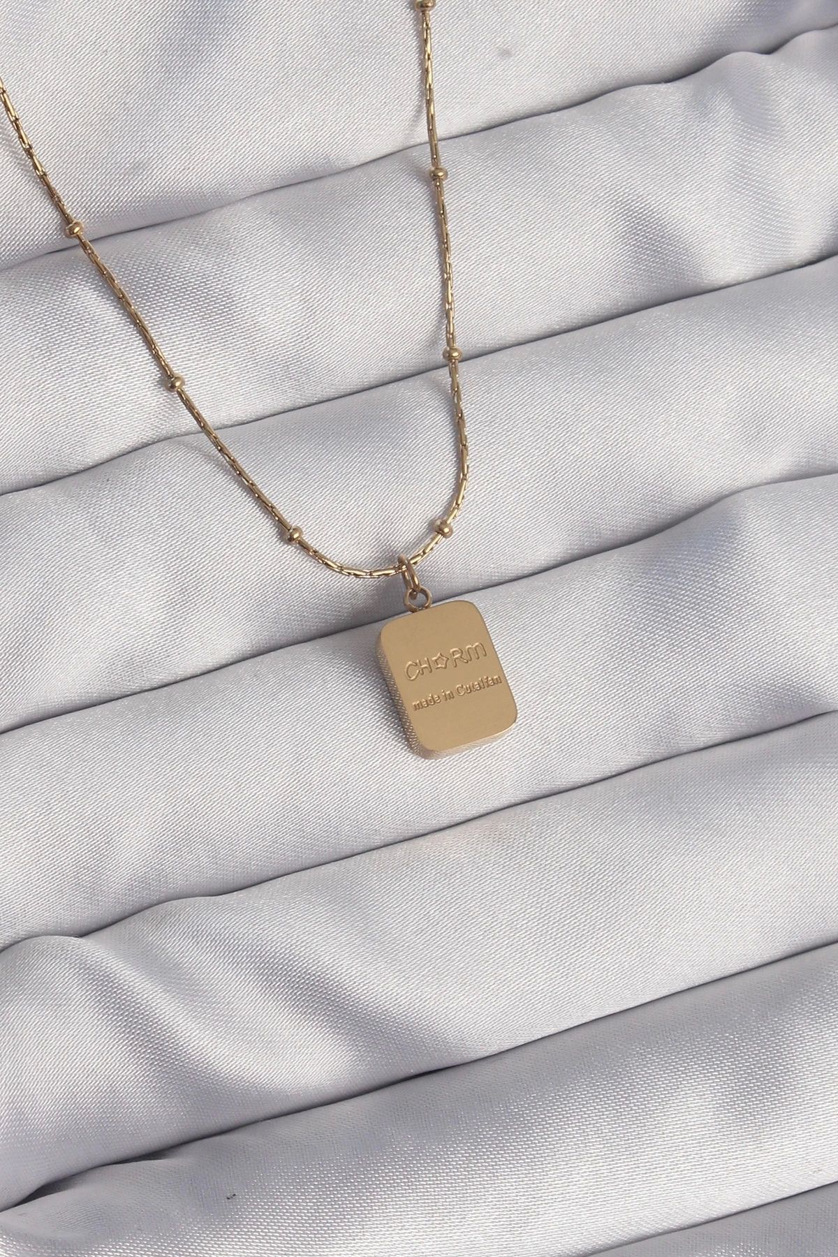 Clariss 316L Çelik Gold Renk Kare Charm Model Kolye