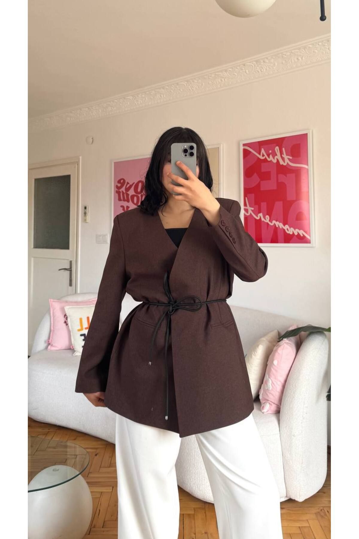 Castivo Fashion Kemer Detaylı V Yaka Dikişsiz Kadın Blazer Ceket