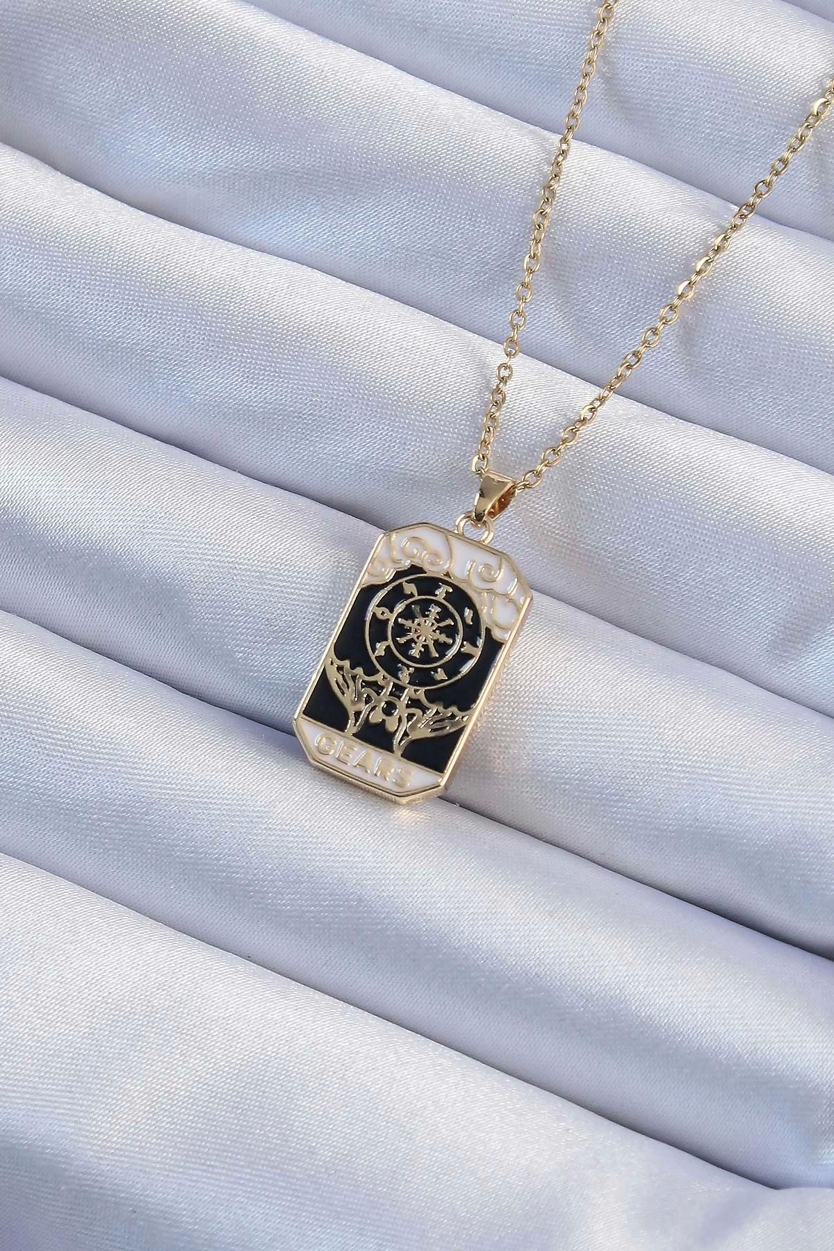 Clariss 316L Çelik Zincir Altın Renk İşlemeli Siyah Mineli Tarot Kolye