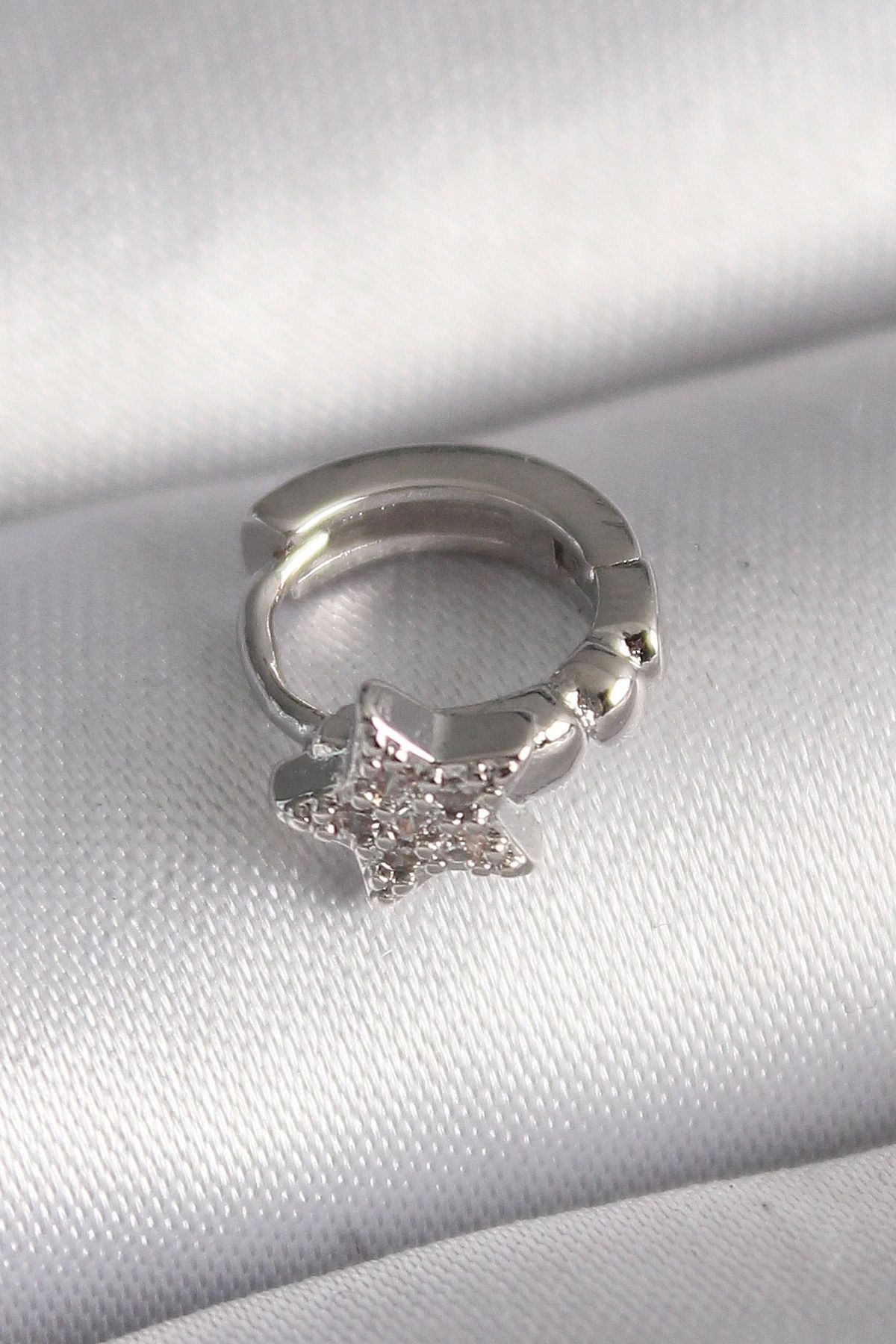 Clariss 316L Çelik Gümüş Renk Zirkon Taşlı Yıldız Model Tragus Piercing