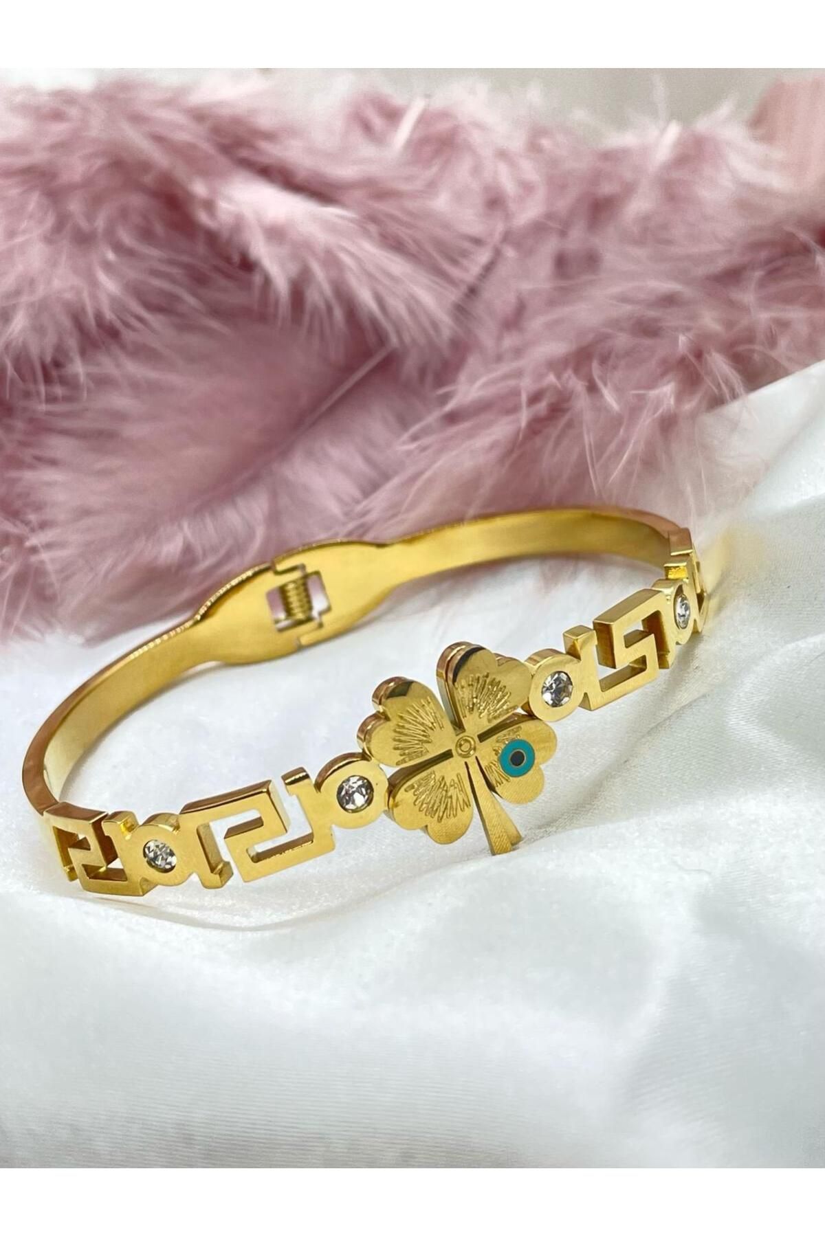 melif accesories Efsane Gold Renk Hint Motifli Nazar Boncuklu Yonca Figürlü Çelik Kelepçe Bilezik