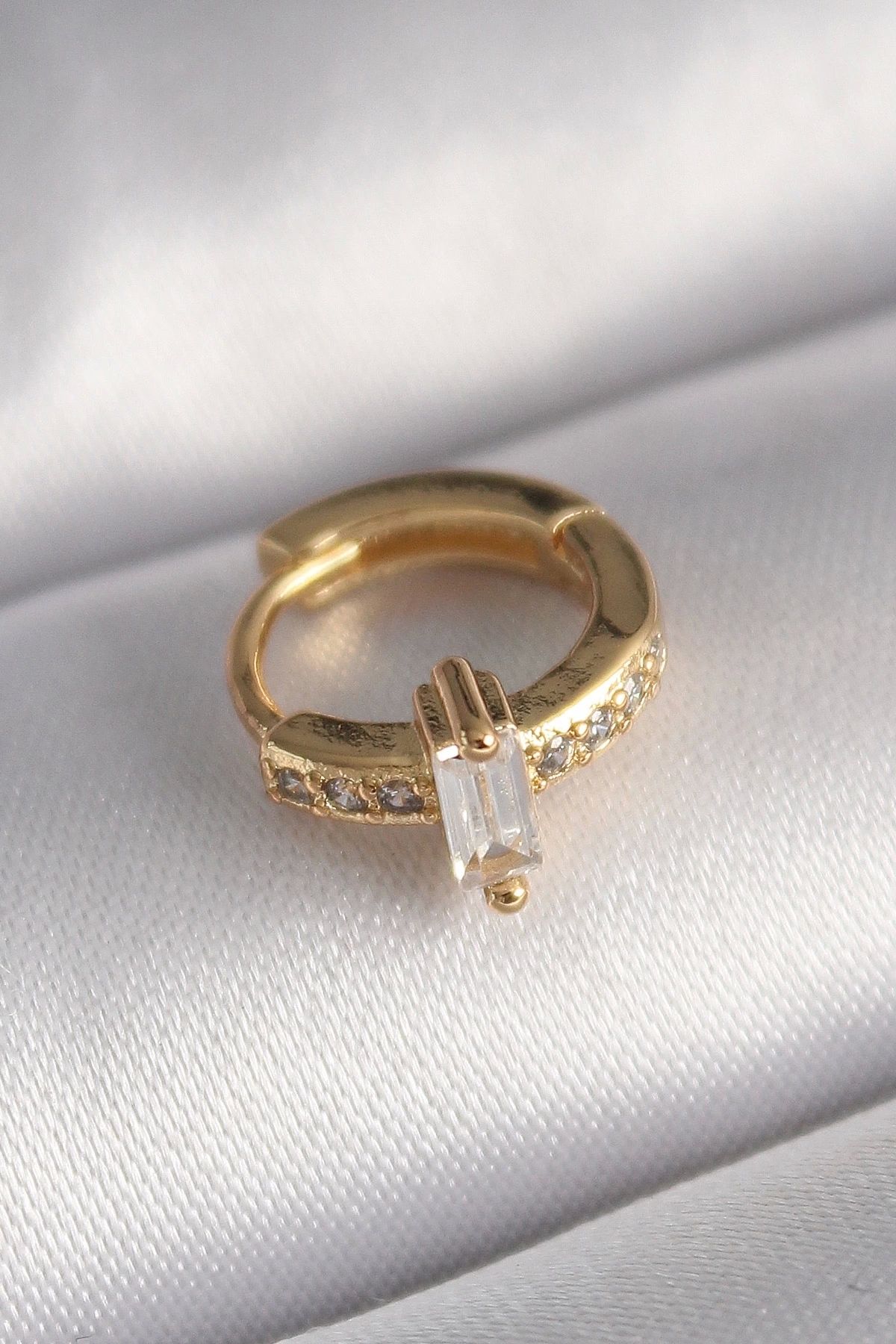 Clariss 316L Çelik Gold Renk Zirkon Taşlı Tragus Piercing