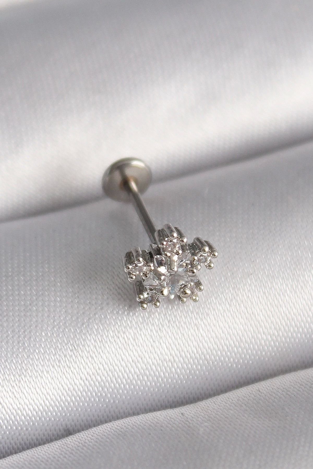 Clariss 316L Çelik Gümüş Renk Zirkon Taşlı Yıldız Model Tragus Piercing