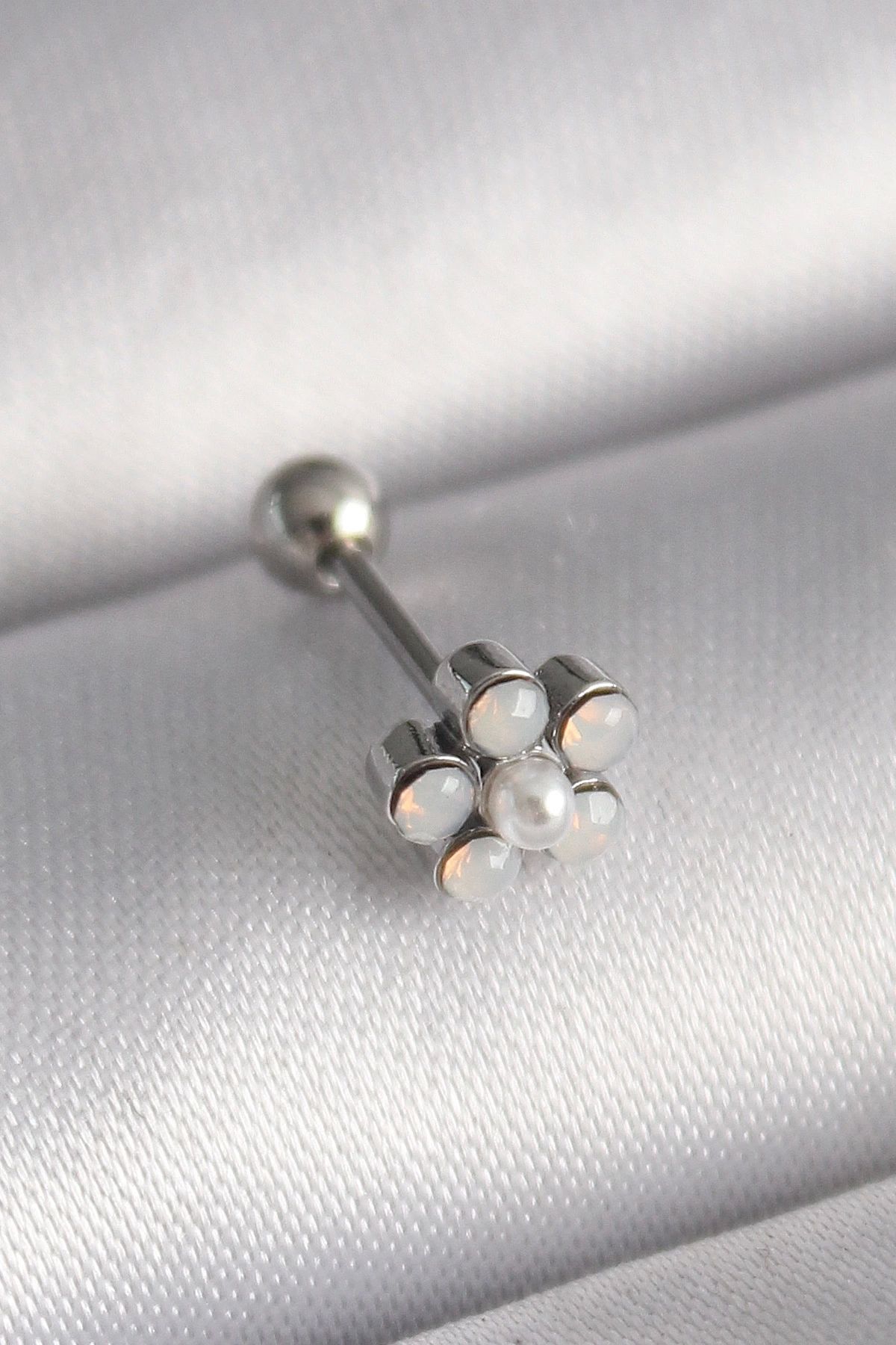 Clariss 316L Çelik Gümüş Renk Zirkon Taşlı Çiçek Model Tragus Piercing