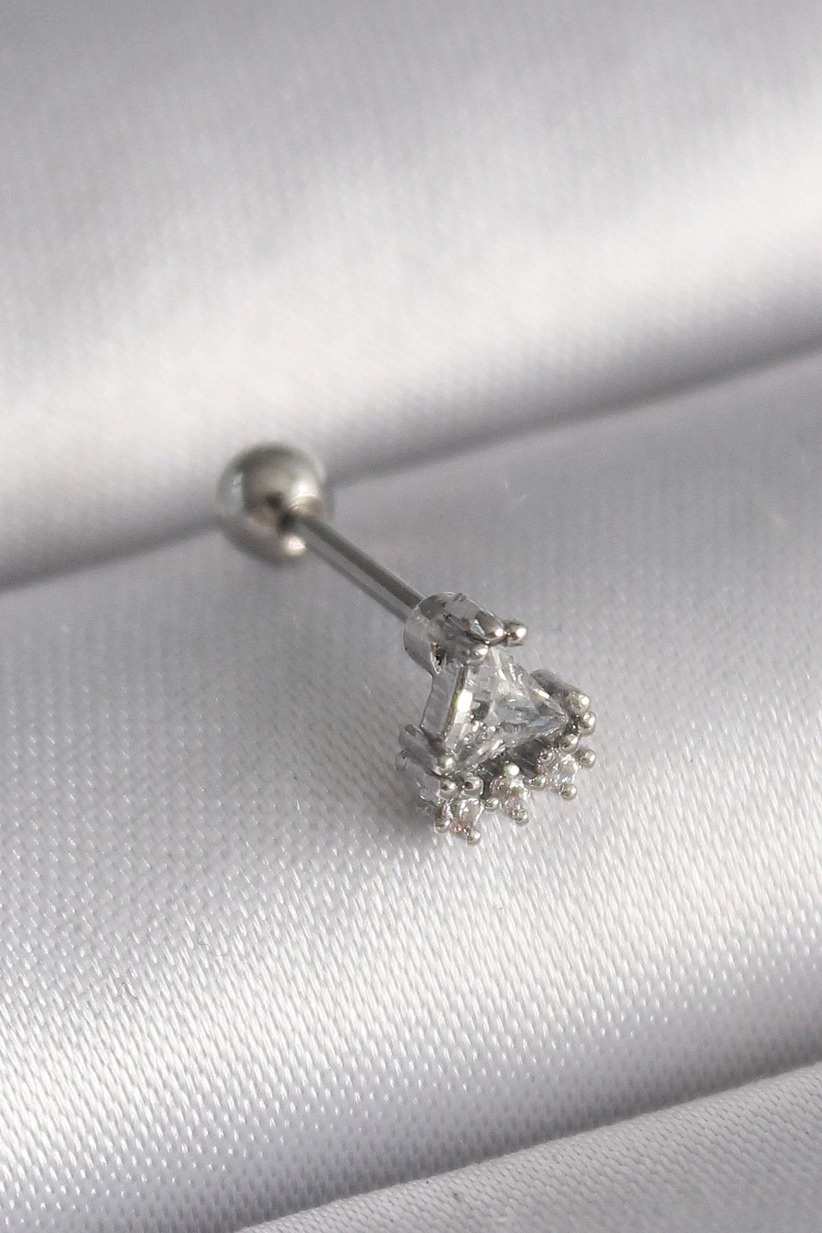 Clariss 316L Çelik Gümüş Renk Üçgen Zirkon Taşlı Tragus Piercing