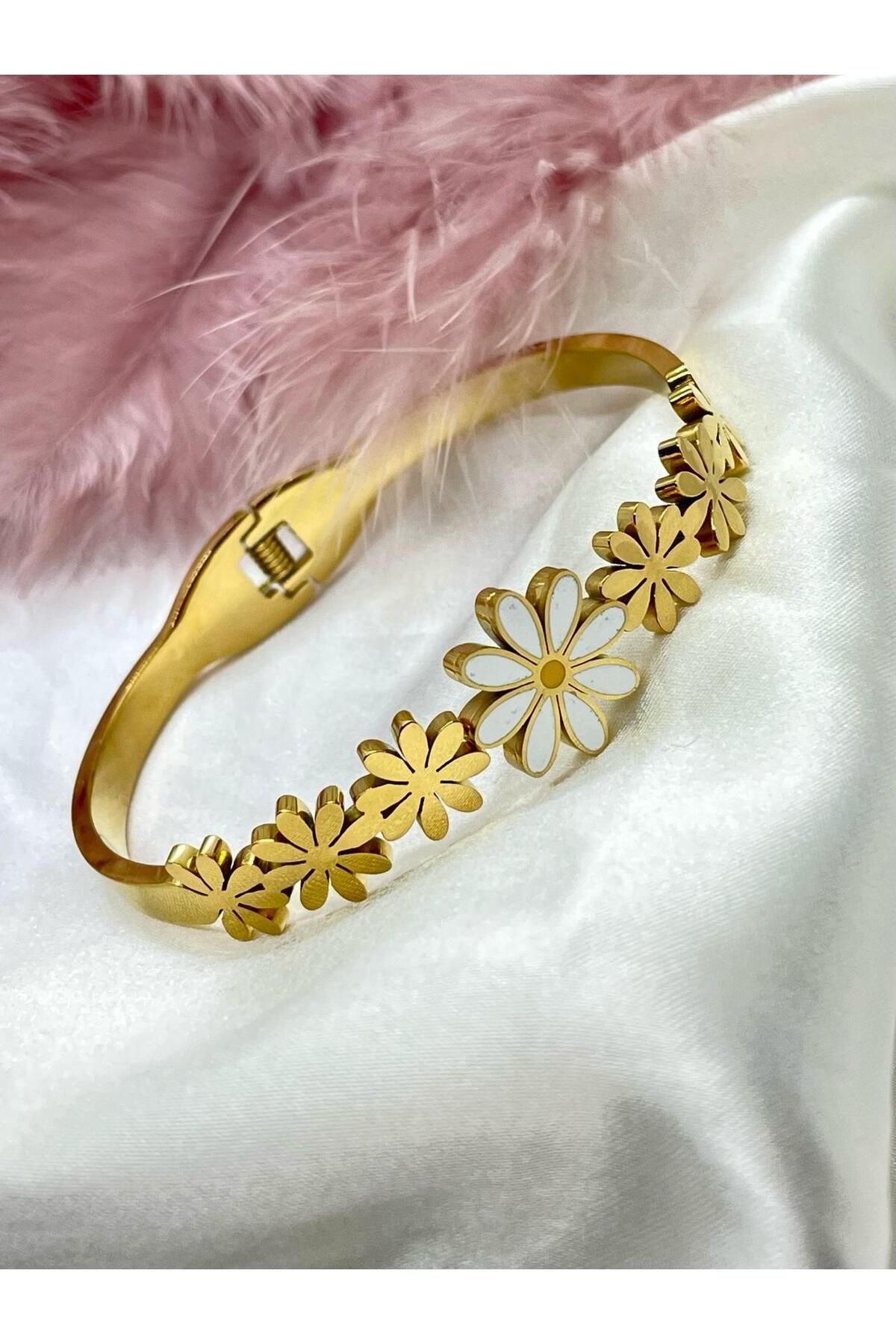 melif accesories Bahar Rüzgarı Gold Renk Sıralı Papatya Figürlü Kelepçe Bilezik