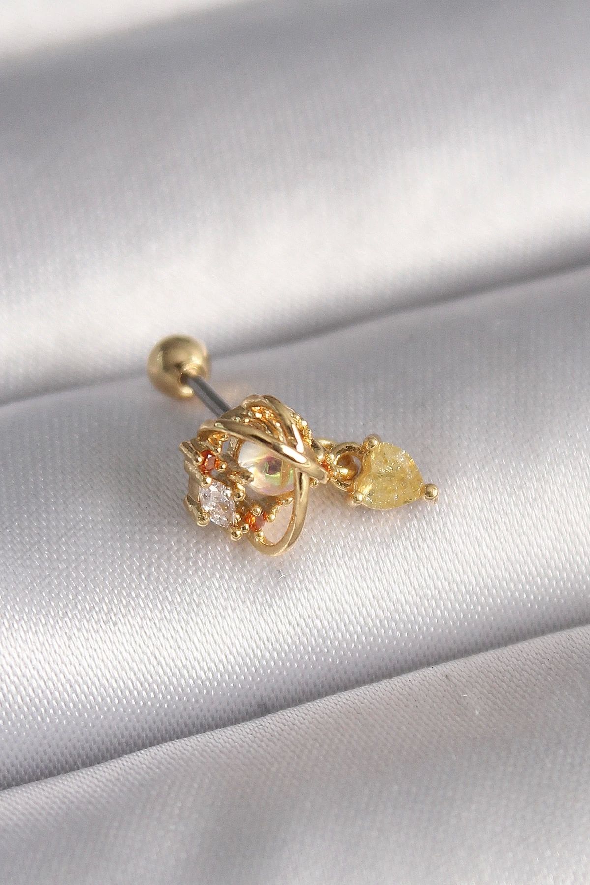 Clariss 316L Çelik Gold Renk Zirkon Taşlı Sallantı Kalp Detay Tragus Piercing