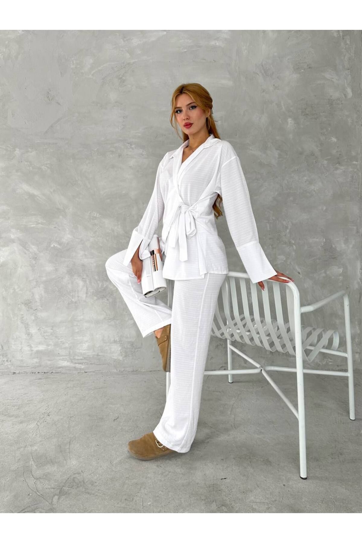 Castivo Fashion Kuşaklı Yaka Detaylı Comfort Takım