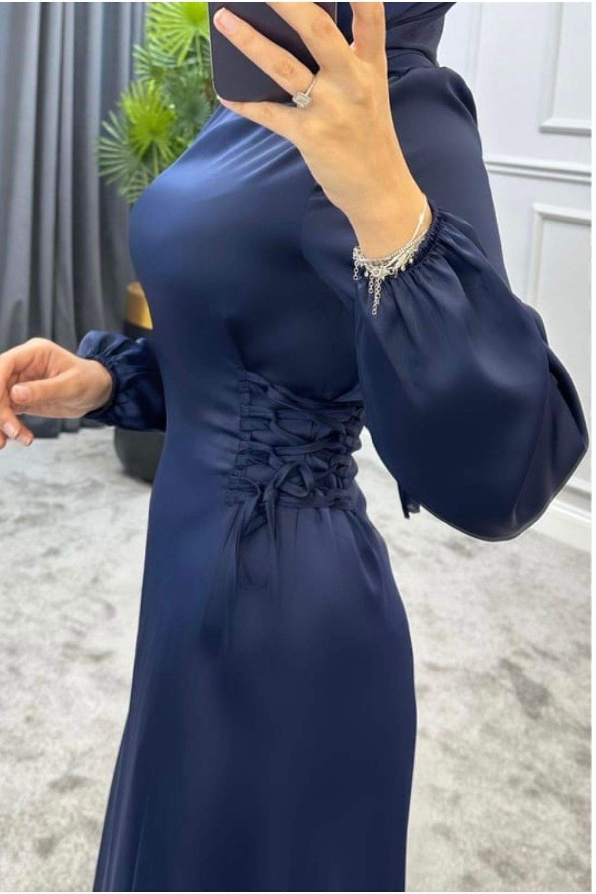 Suedcollection Yandan ip bağlamalı saten abiye