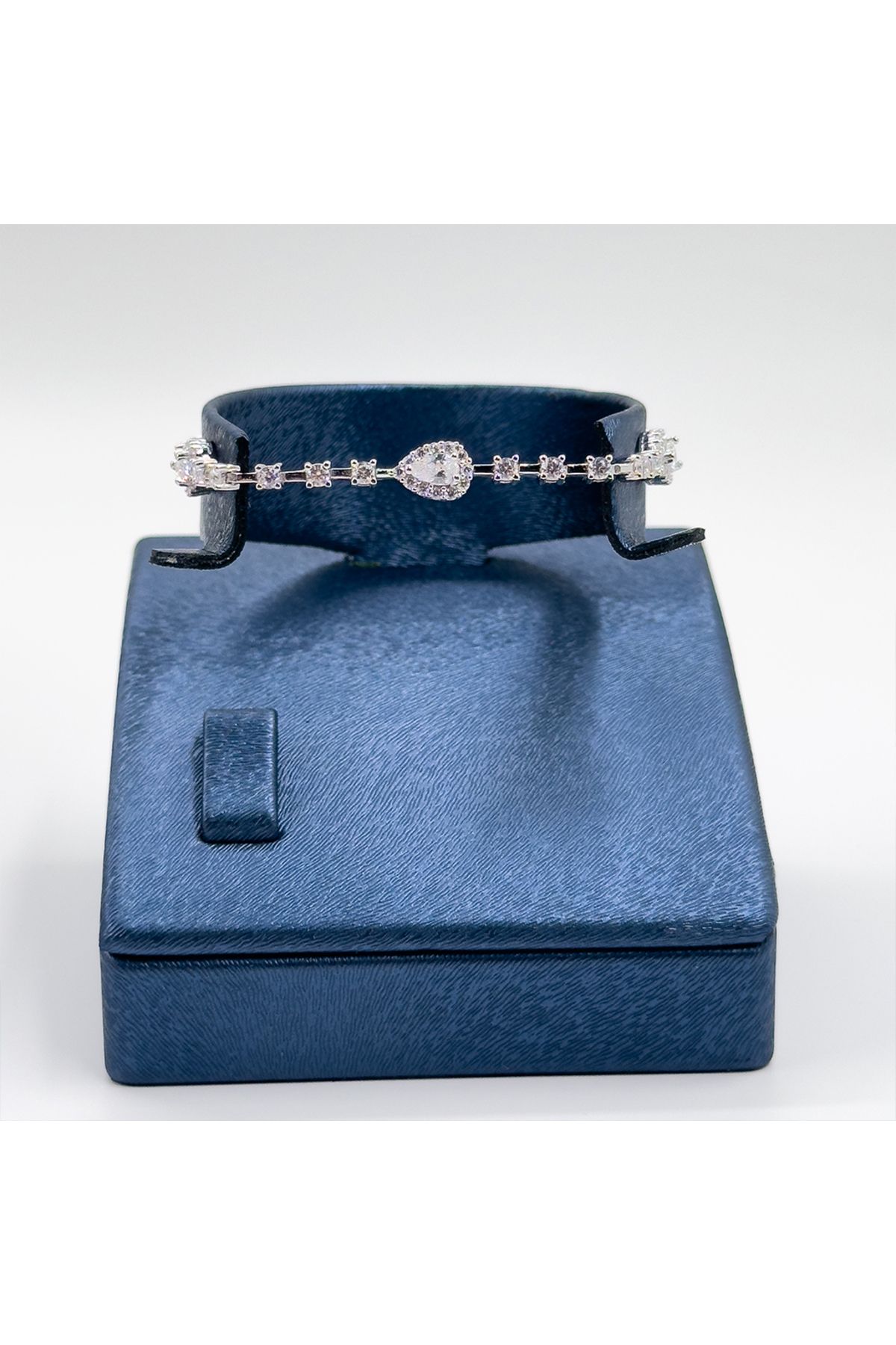 Livora Jewelry Pırlanta Montür Damla Gümüş Bileklik