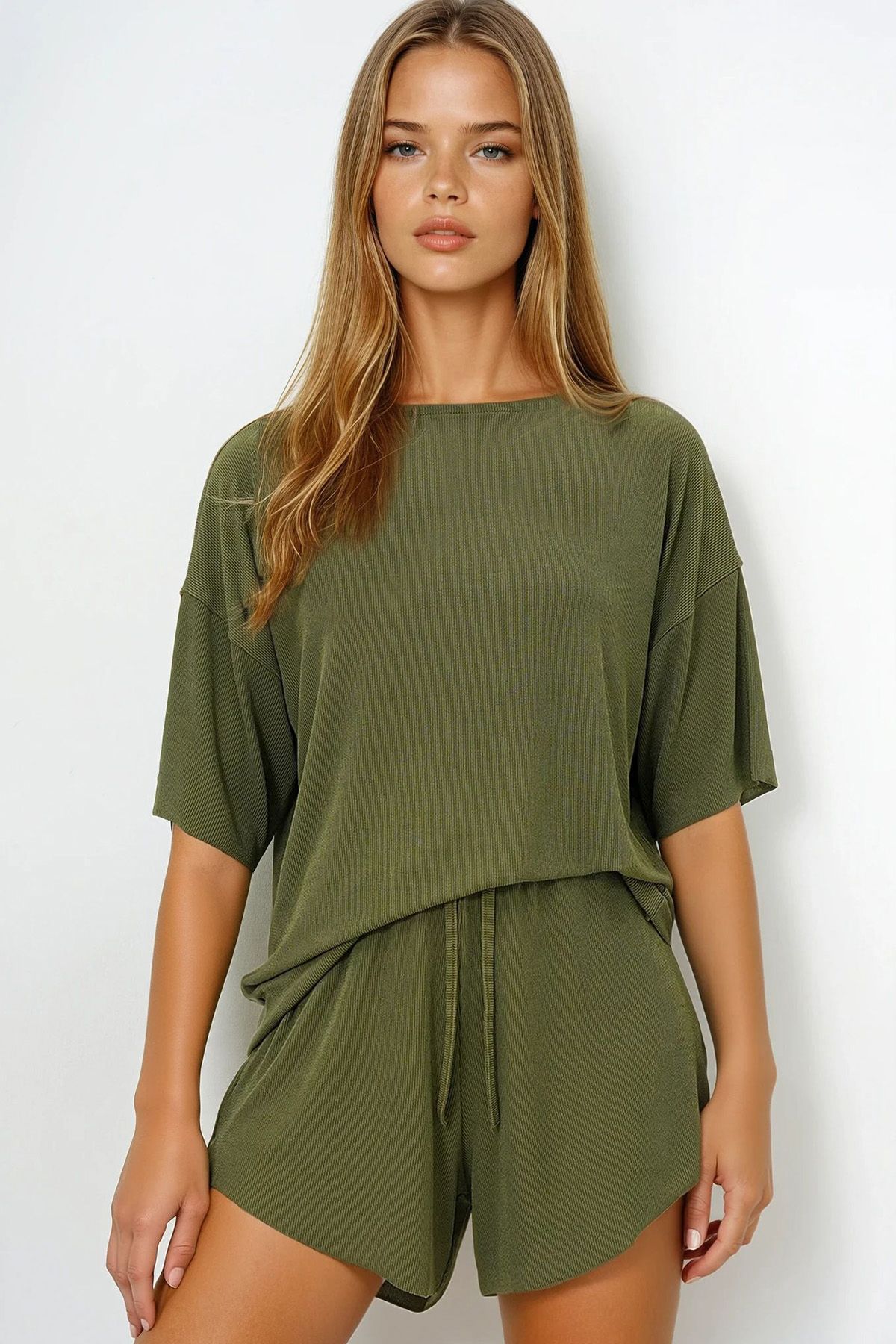 VAGGON Geniş Yaka Dokulu Basic T-Shirt Ve Şortlu Alt Üst Takım