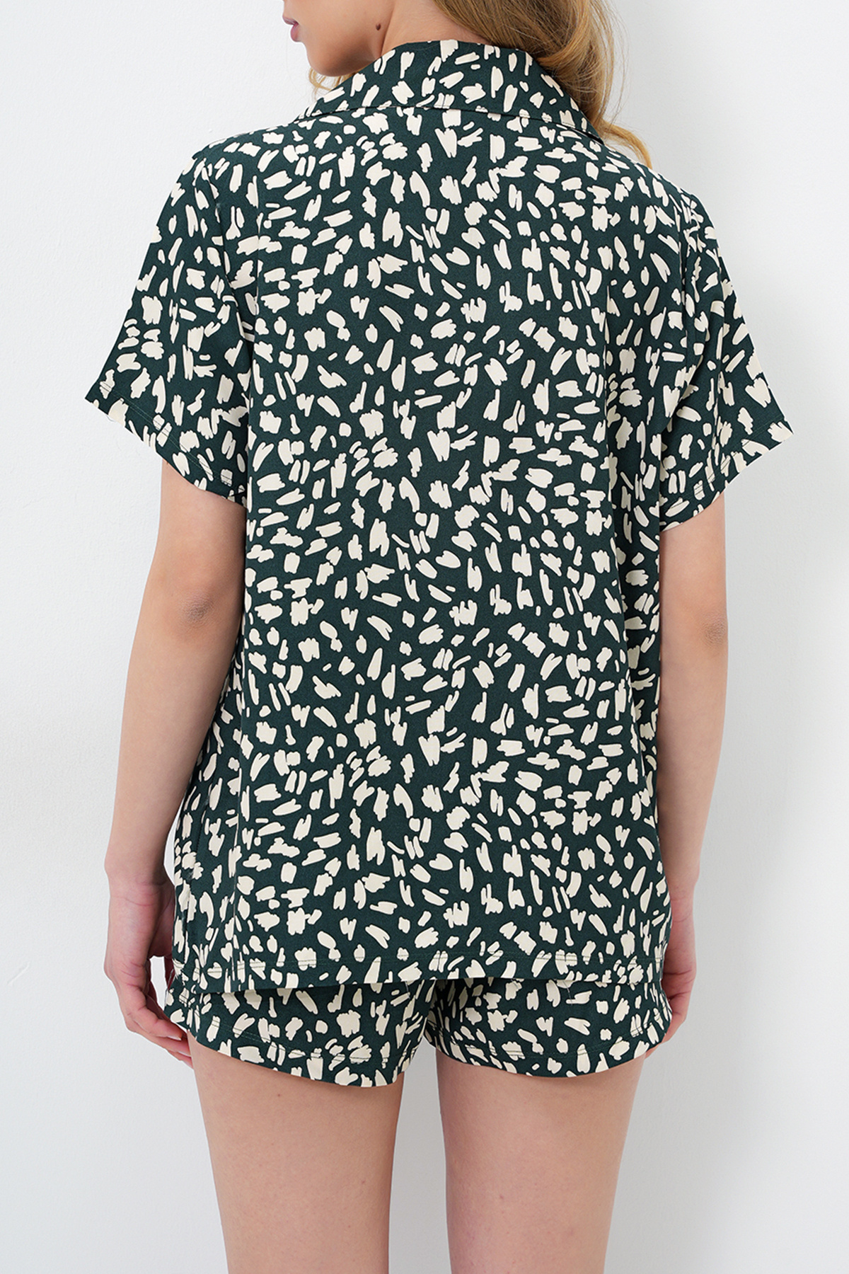VAGGON-Geometric Patterned Buttoned Front Woven Shirt and Shorts Pajama Set 5