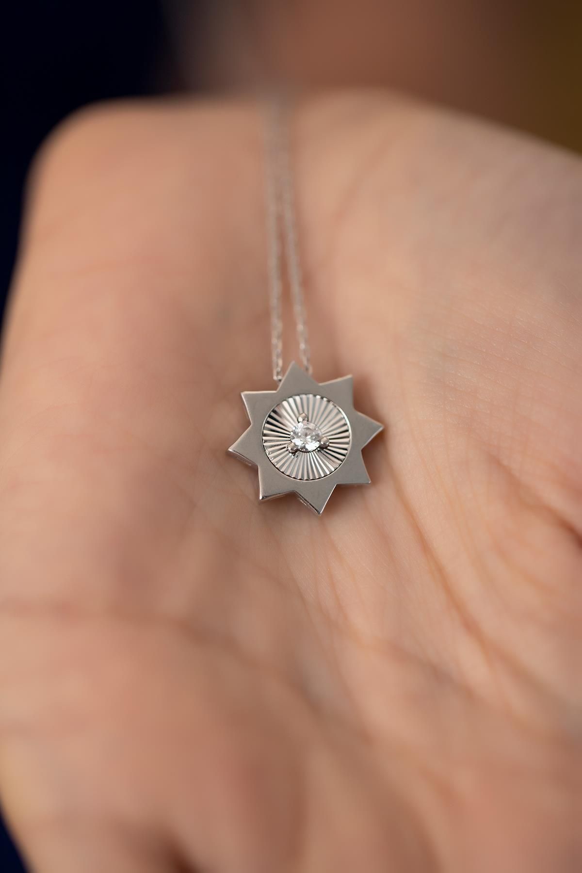 Ninova Silver Tektaşlı Halka Model Gümüş Zirconia Kolye