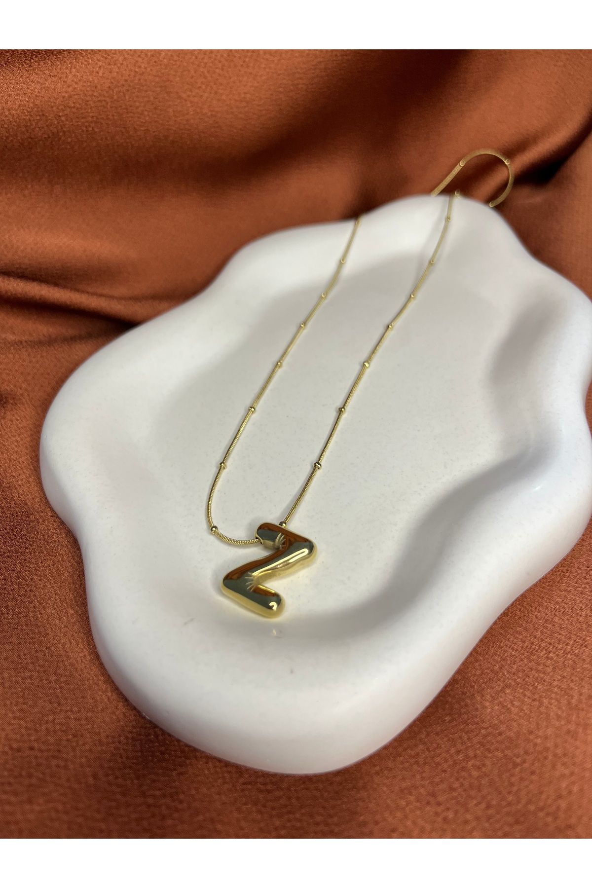 Fam&Co Jewelry Altın Renk Balon Harf Kolye – Z Harfi, Şık ve Minimal Tasarım